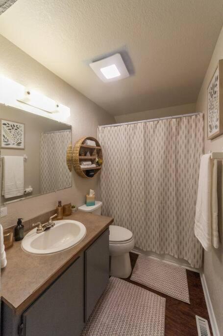 A Very Unique Quirky And Comfortable Home สโปแคน ภายนอก รูปภาพ
