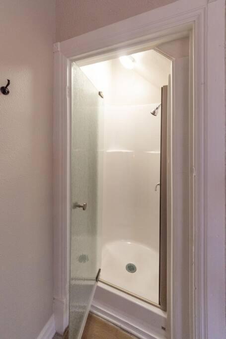 A Very Unique Quirky And Comfortable Home สโปแคน ภายนอก รูปภาพ